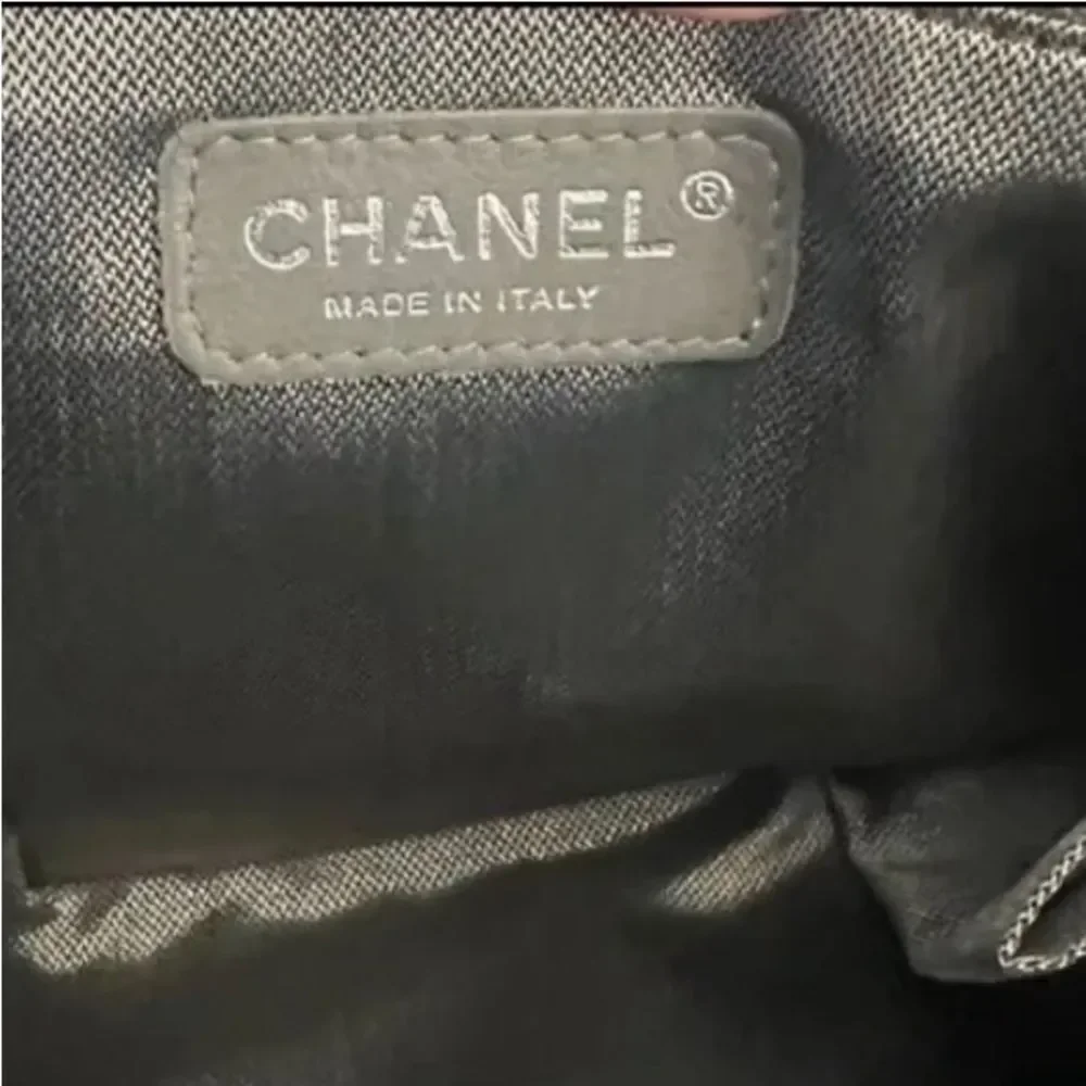 CHANEL adjusted bags conditioned